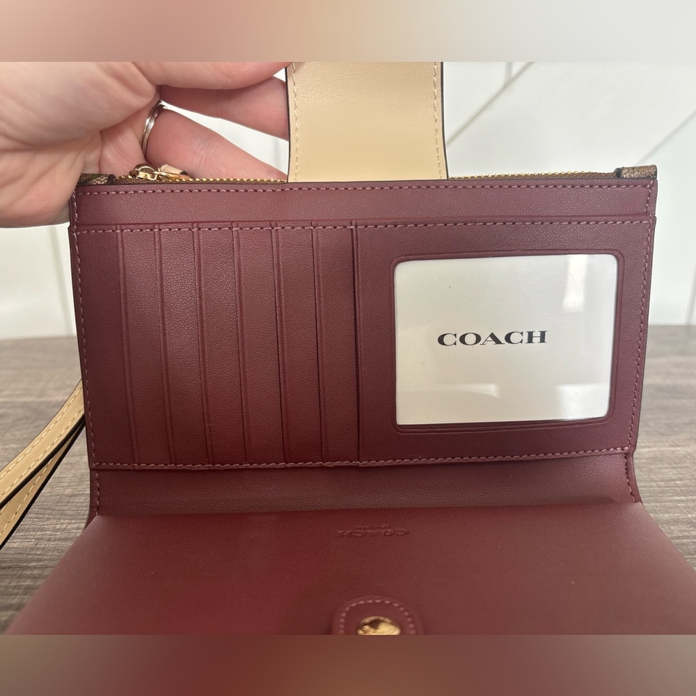 Coach Tech Phone Wallet in Signature Canvas with Evergreen Floral Print - Picture 5 of 11